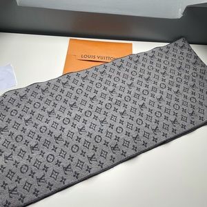 Louis Vuitton monogram scarf 2020 (Virgil)